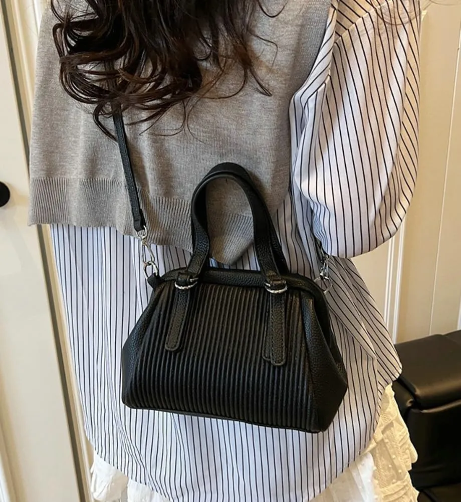 Trendy Vegan Leather Shoulder Crossbody Bag for Women Small Y2k Pleated Handbags Clutch Purse Top Handle Satchels