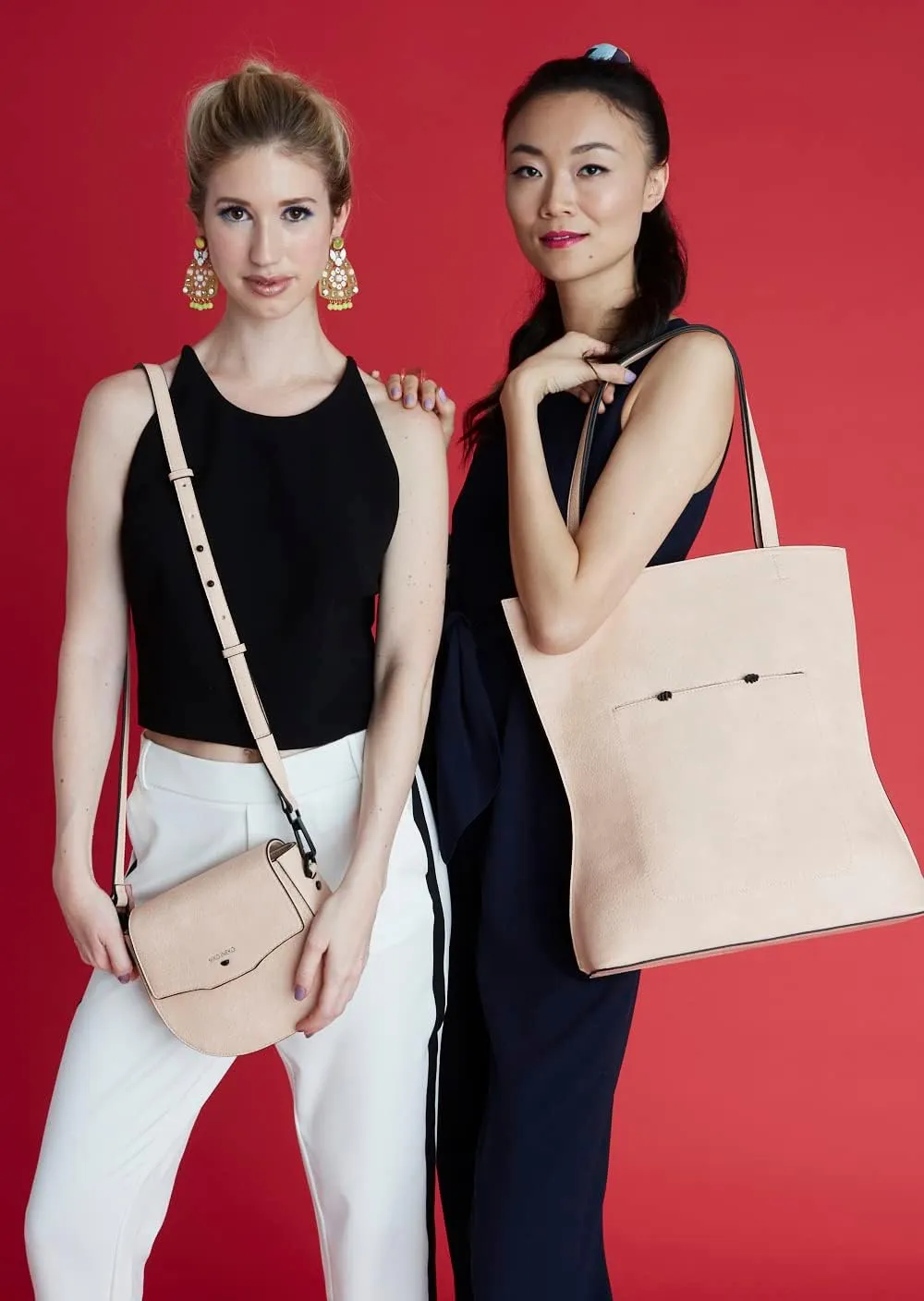Women's Saddle Crossbody Peek-A-Boo Pocket Kitty Snout Hardware
